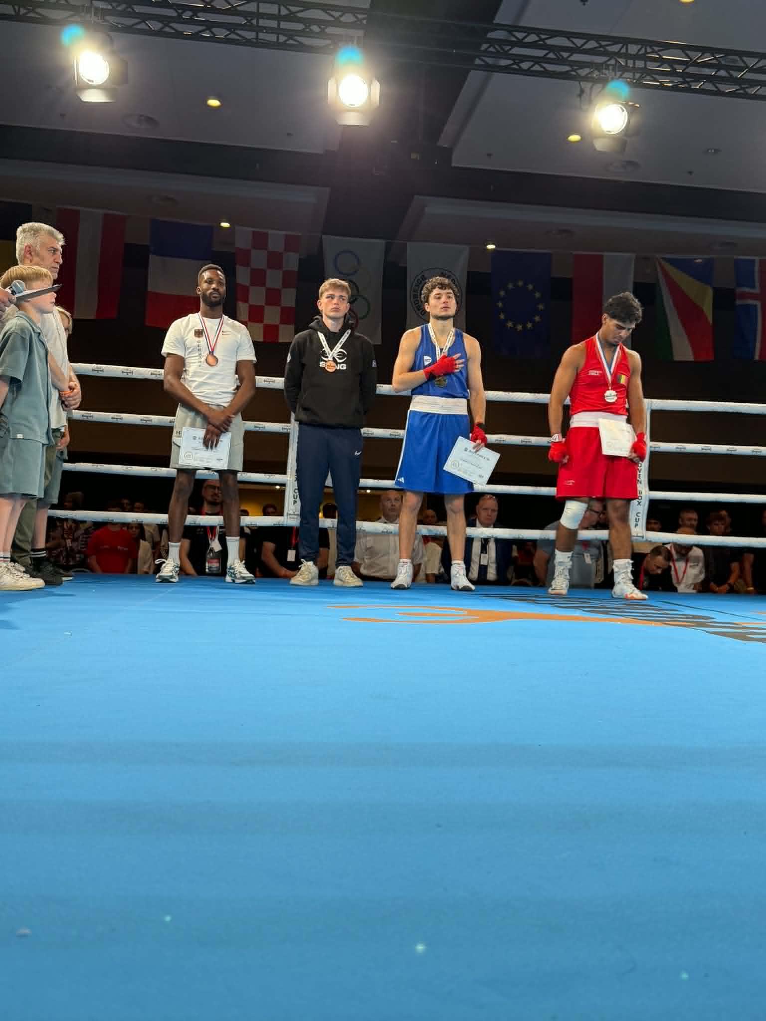 Ísak Guðnason með bronsverðlaun á Eindhoven Box Cup