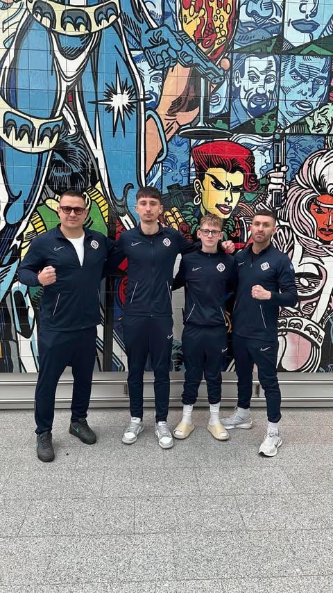 U19 landliðið með þjálfurum