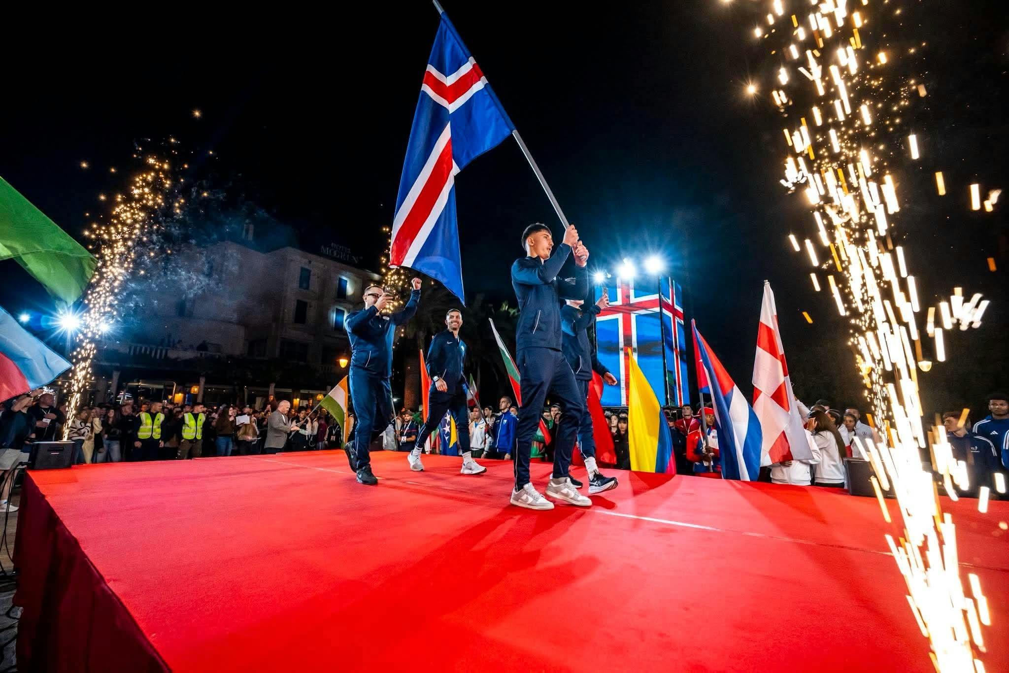Íslenski hópurinn á opnunarhátíðinni